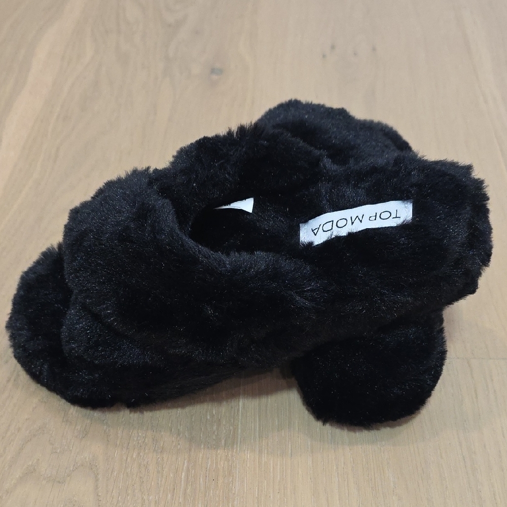 TOP Moda Plush Black Slippers - Picture 12 of 12